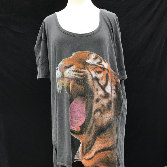 roaring tiger tee